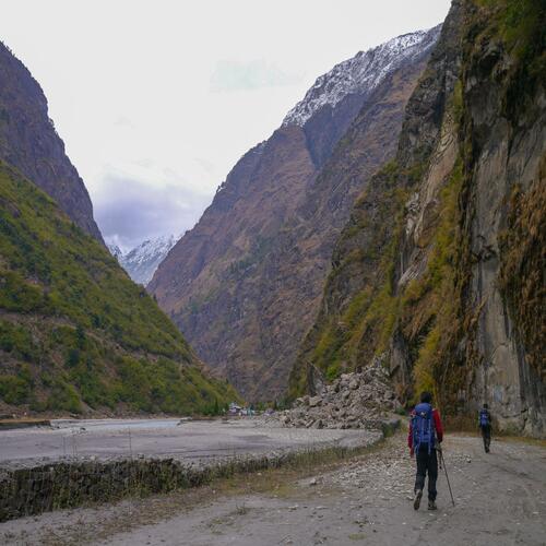  Annapurna Circuit Trek: Majestic Himalayan landscapes and breathtaking mountain vistas in Nepal